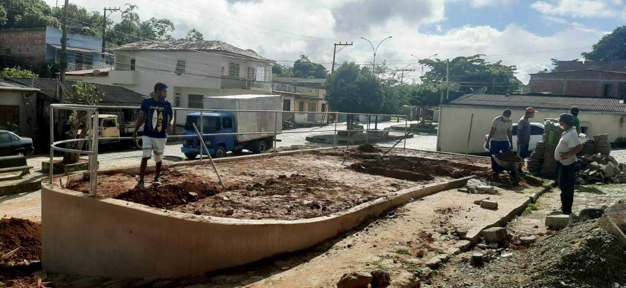 Camacã: Nova praça construída em Leoventura chama atenção dos moradores
